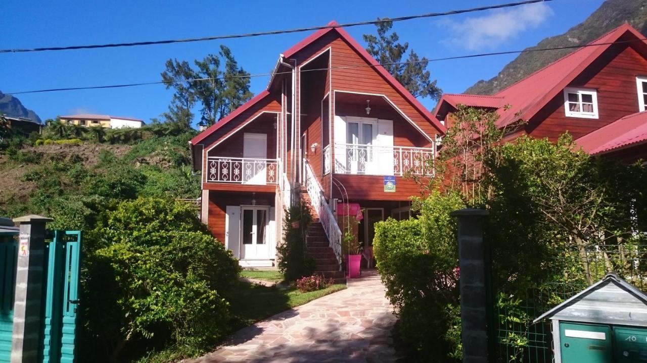 Le Jean Robert Bed & Breakfast Salazie Exterior photo