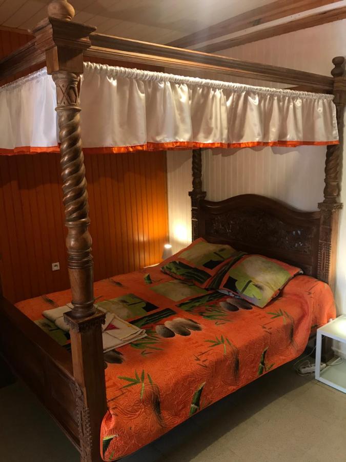Le Jean Robert Bed & Breakfast Salazie Exterior photo
